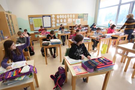 UČENCI V OŠ RAKEK 09 FOTO LJUBO VUKELIČ